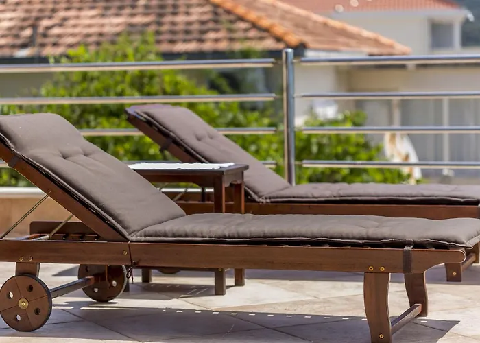 アパート Paradise View トロギール